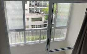 Apto com varanda na Paulista